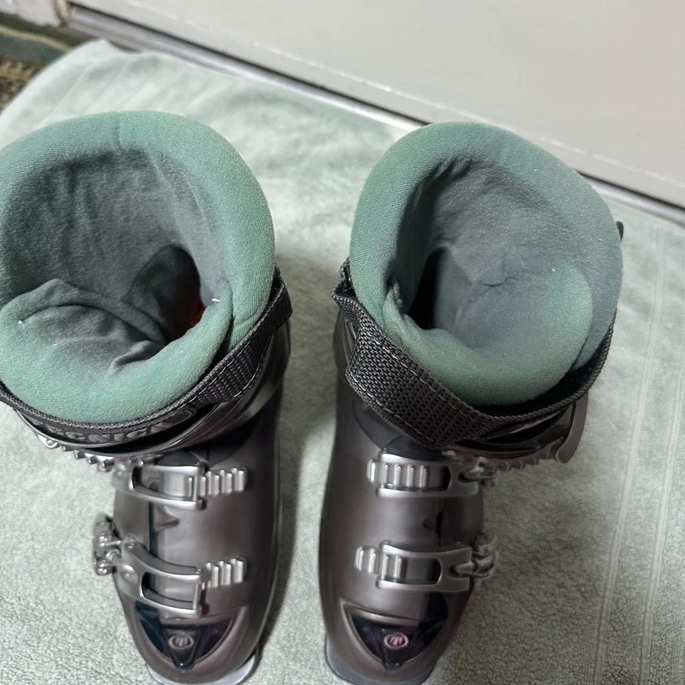 Women Tecnica Dark Gray Ski Boots with Metallic Buckles size 6